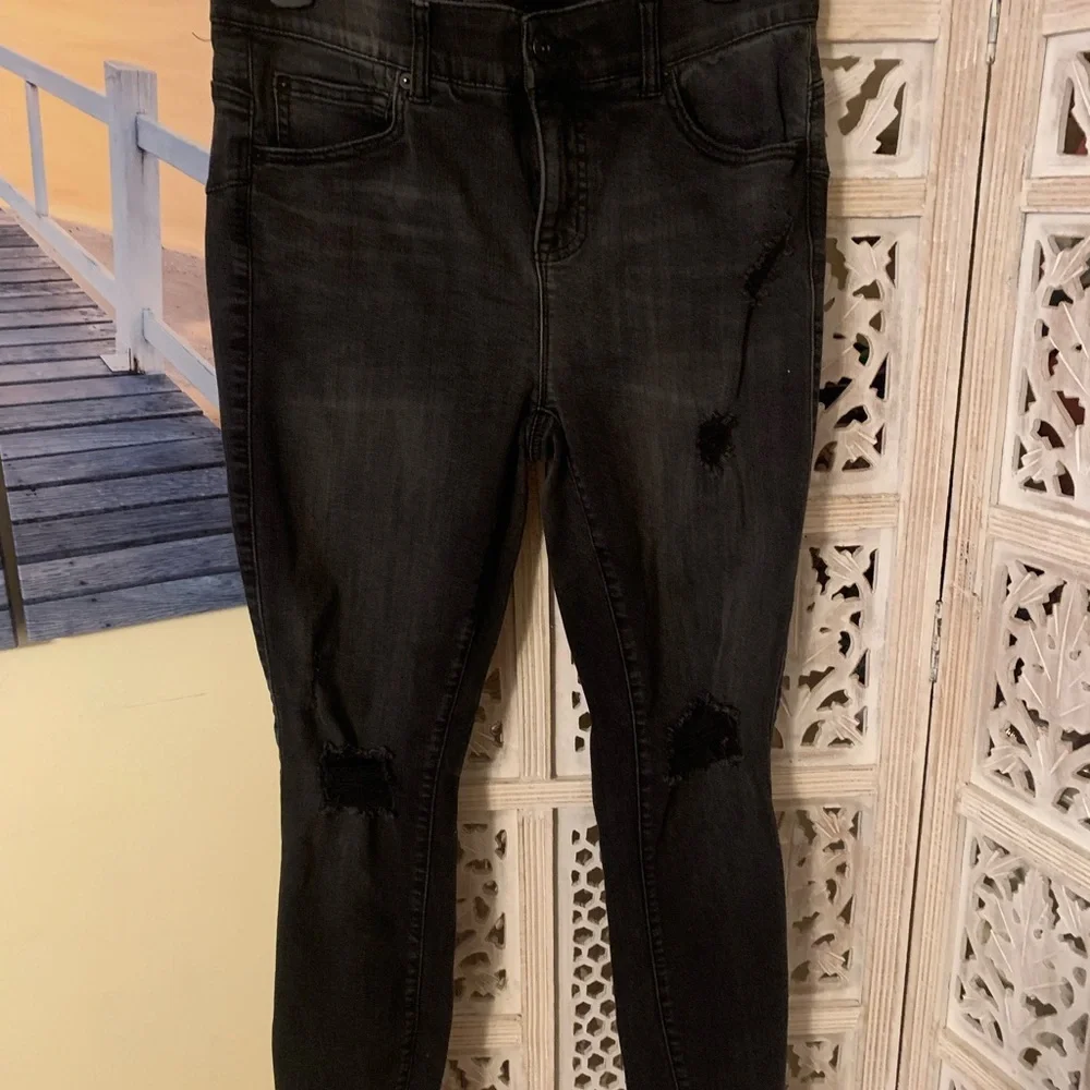 Torrid Premium Black Skinny Distressed Jean; Size: 10 Regular - Picture 5 of 7